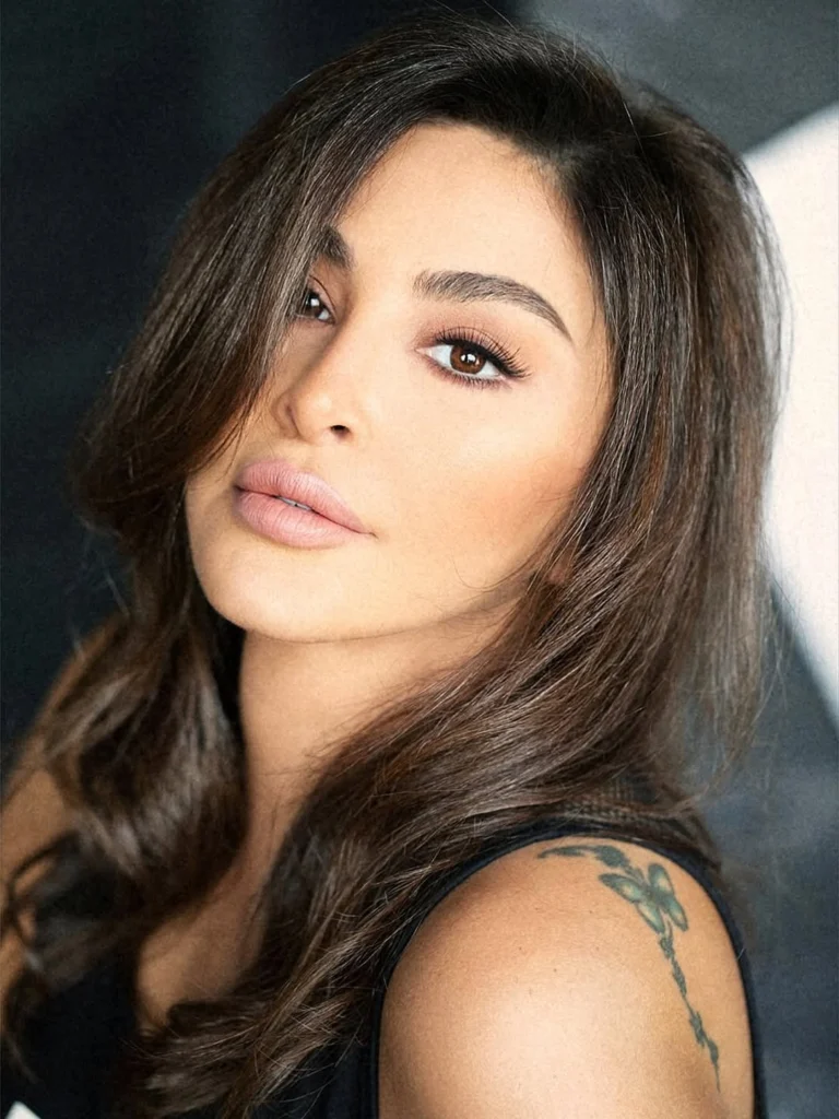 Elissa, The Orchestration of Sentiment