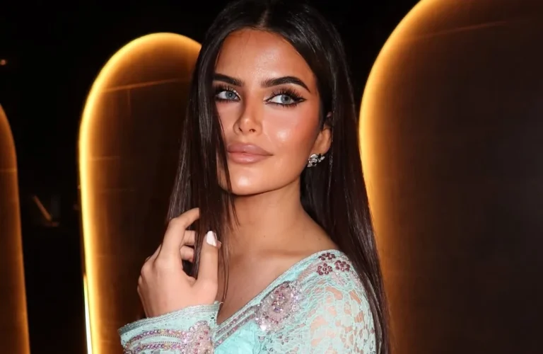 Hala Albouchi, The Discipline of a Distinct Identity